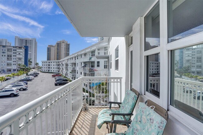 Building Photo - 1913 S Ocean Dr