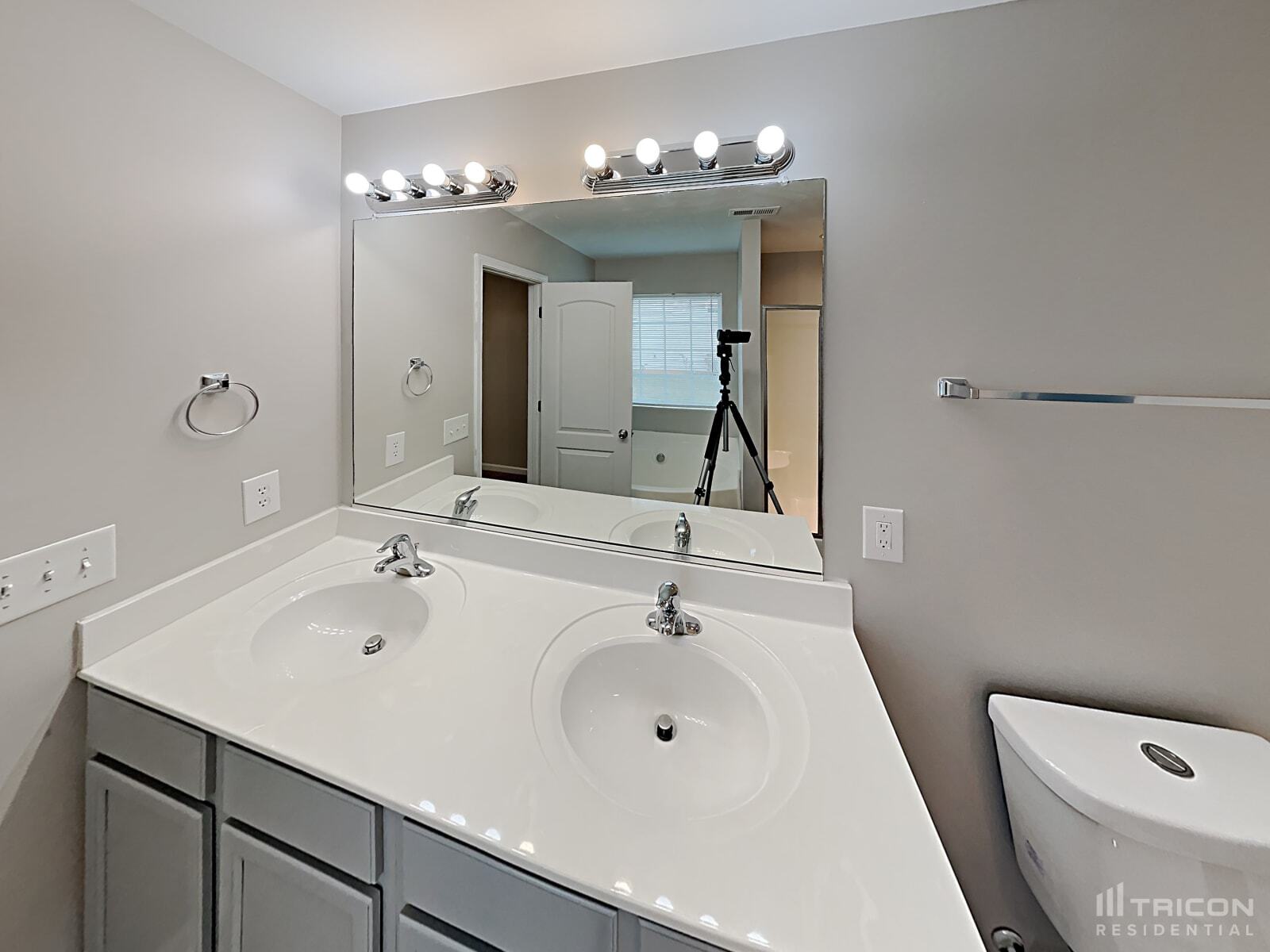 Building Photo - 7311 Village Acre Dr