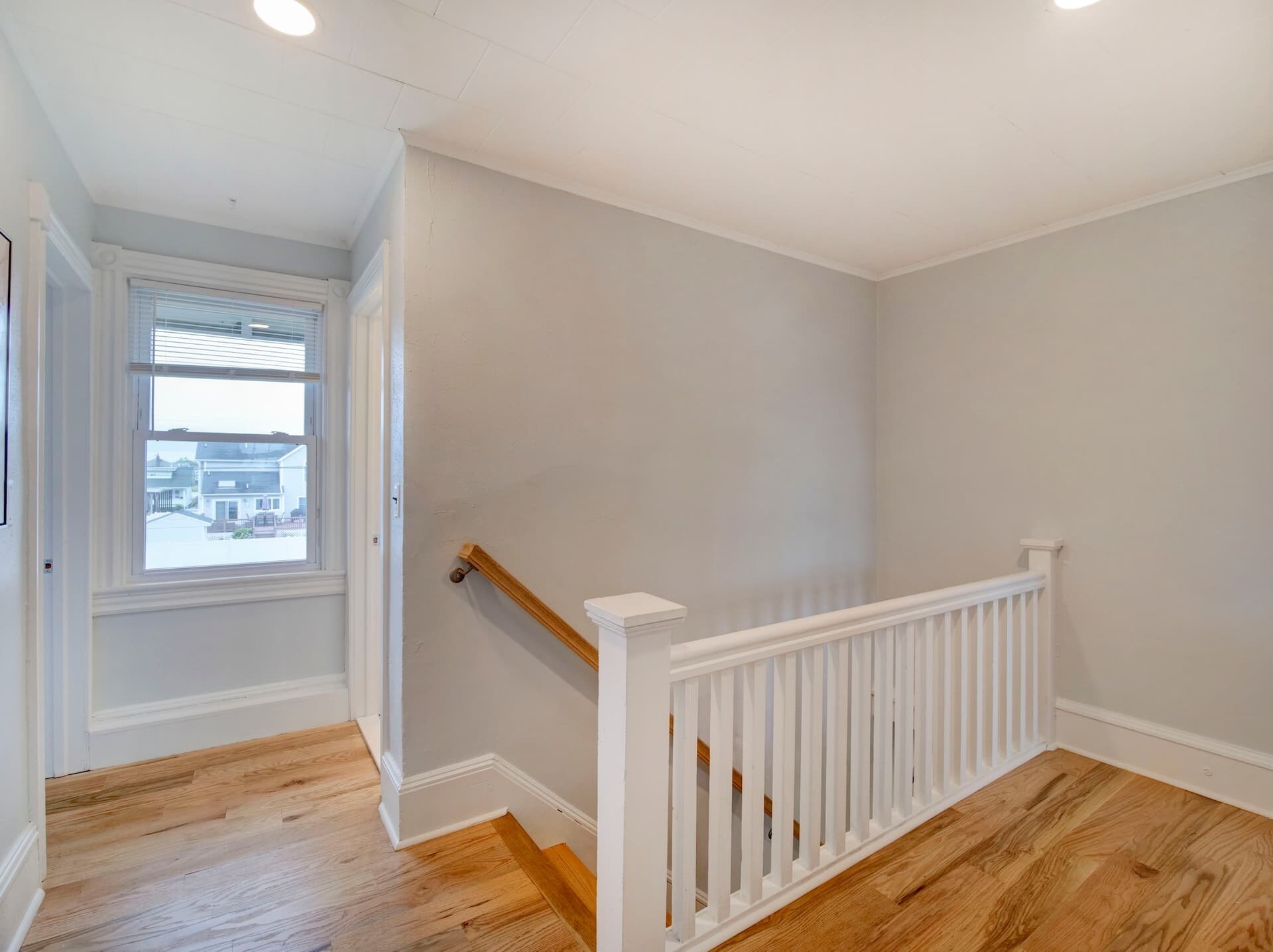Building Photo - 208 8th Ave