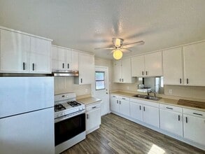 Building Photo - Charming 2-Bedroom Duplex in Bay Ho!