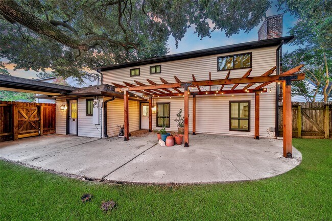 Building Photo - 950 Del Norte St