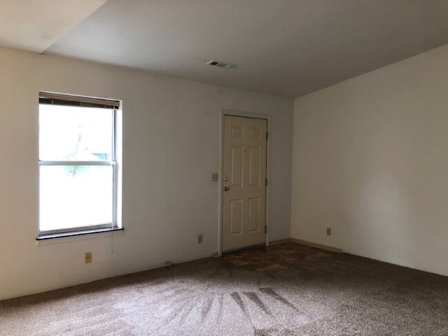 Building Photo - 475 Scenic Dr