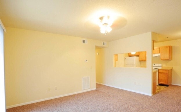 Building Photo - Hurry in this unit won't last long!