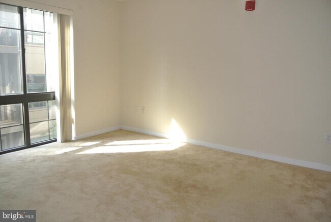 Building Photo - 7923 Eastern Ave NW