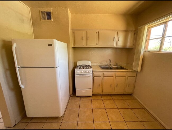 Building Photo - MOVE IN SPECIAL-500.00 OFF 1ST MONTHS RENT...