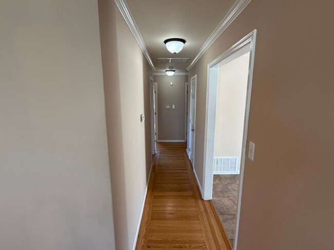 Building Photo - RENTED - 3 Bedroom Ranch Style Home in El ...