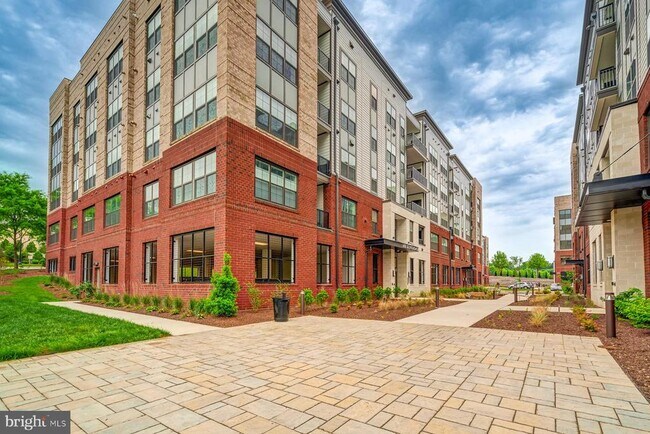 Building Photo - 102 St Ives Pl