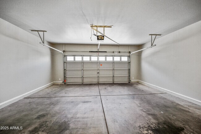 Building Photo - 7104 S 7th Ln