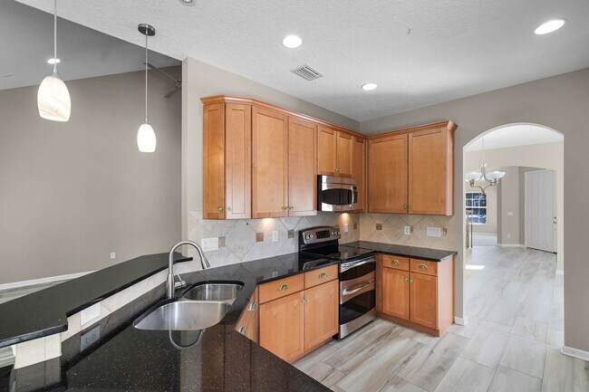 Building Photo - 4/2.5/2 Woodland Lakes Preserve Available Now