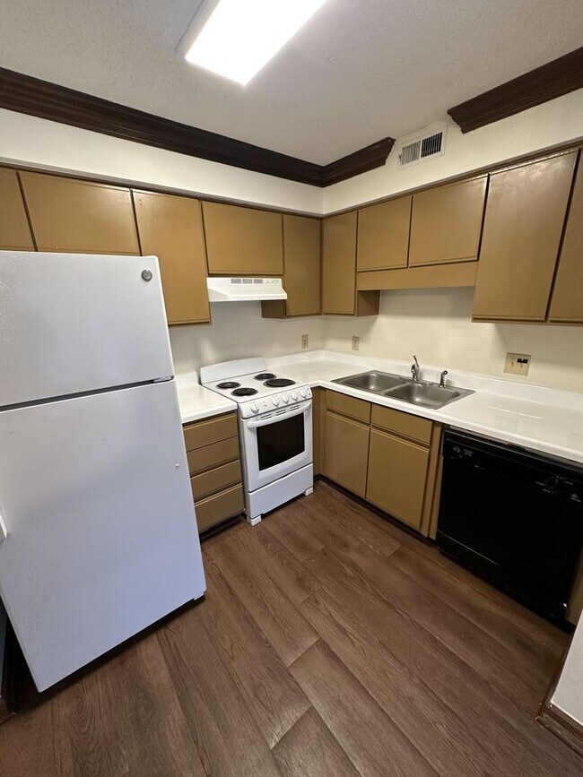 Building Photo - 1 Bedroom 1 Bathroom Condo!