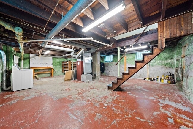 Building Photo - 9 Granger St