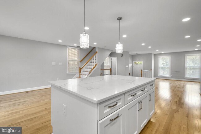 Building Photo - 10 Loganwood Ct