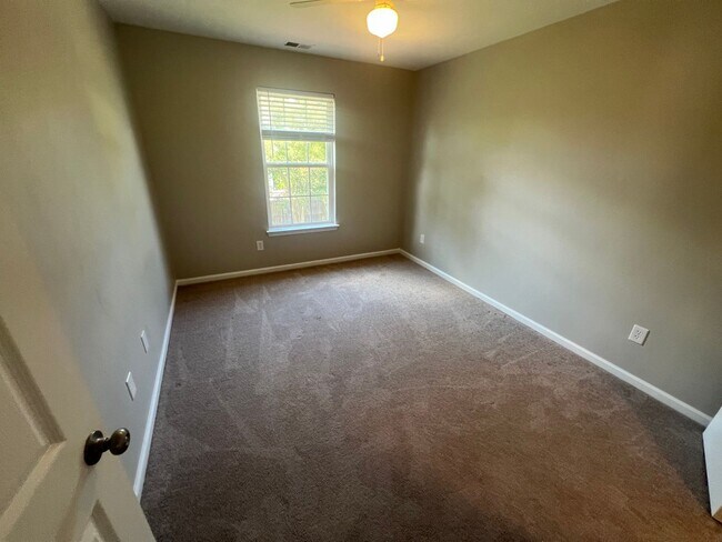 Building Photo - 5018 Huntclub Chase