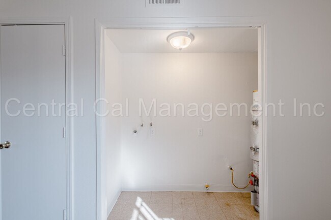 Building Photo - 617 30th St