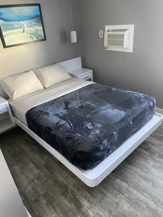 Building Photo - 28130 Dorothy Ave