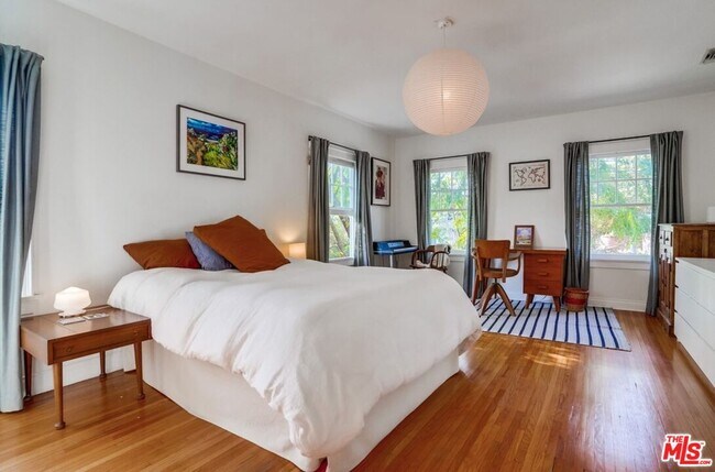 Building Photo - 2154 Willetta Ave N