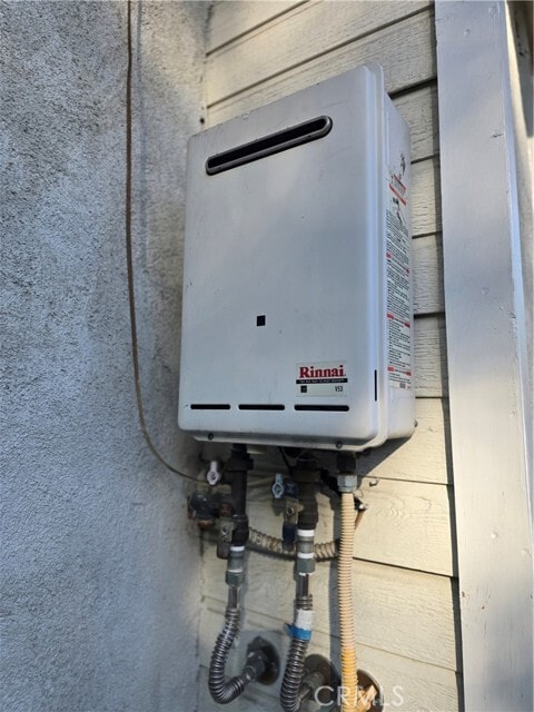 Building Photo - 396 N Mentor Ave