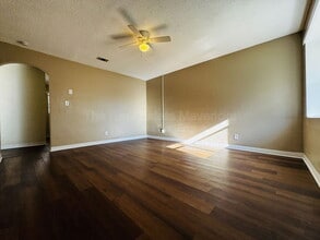 Building Photo - 5601 Belaire Dr