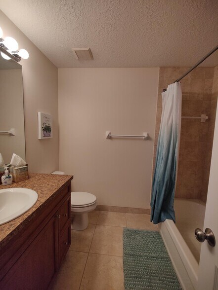 Building Photo - 5795 SE Mitzi Ln