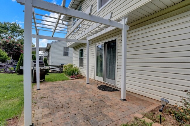 Building Photo - Charming Home with Modern Upgrades and Out...