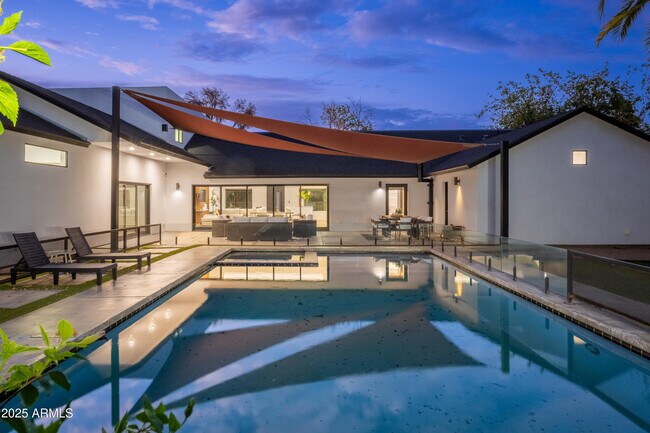 Building Photo - 4421 E Earll Dr