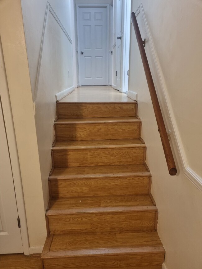 Building Photo - 2110 Hinton Dr