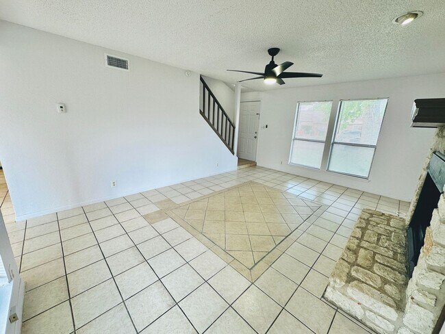 Building Photo - 152 RIDGE