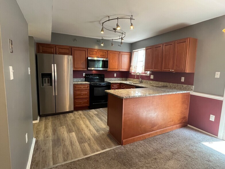 Kitchen - 9415 Riverbrink Ct