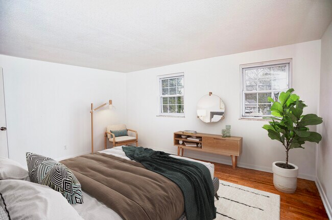 Building Photo - 614 S Perry St