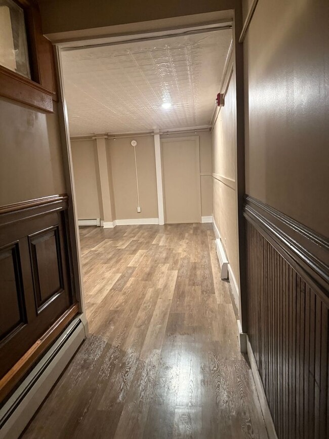 Building Photo - 2Bedroom 1st floor apartment