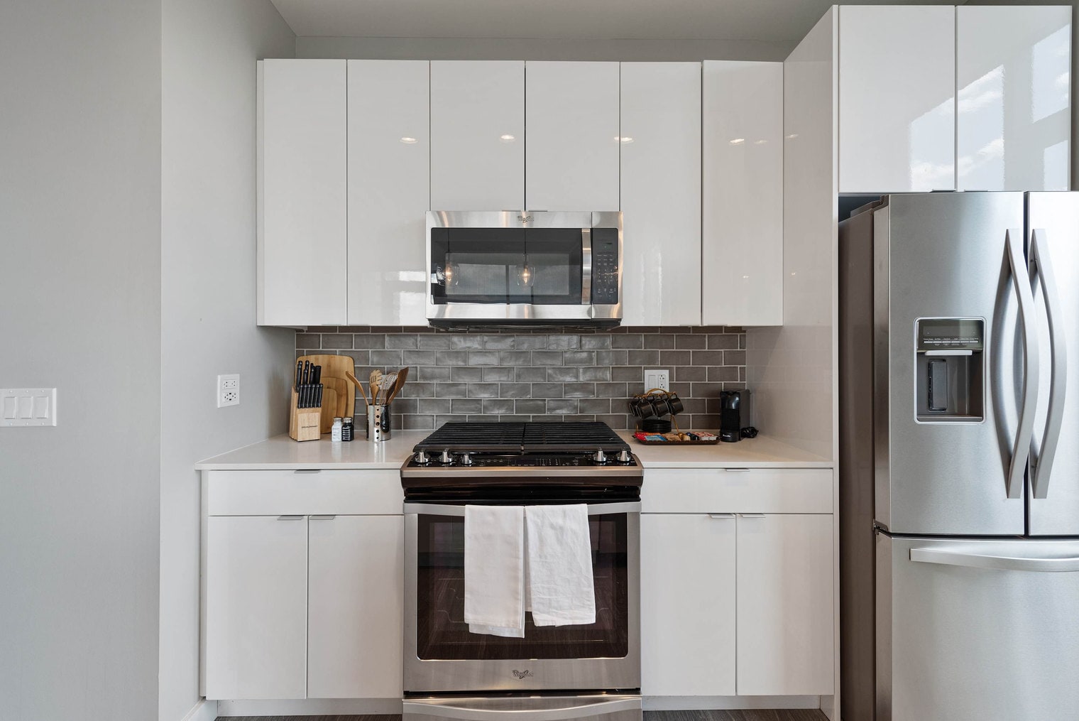 Building Photo - 823 N Clark St