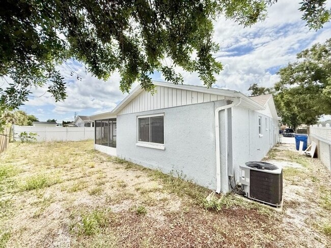 Building Photo - 6417 Sutherland Ave