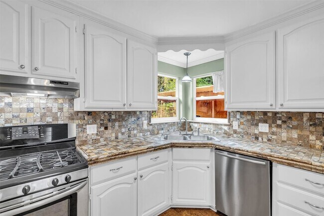 Building Photo - 4303 Piney Woods Dr