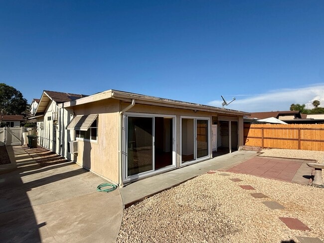 Building Photo - Charming 2 Bedroom in Oceanside 55+ Community