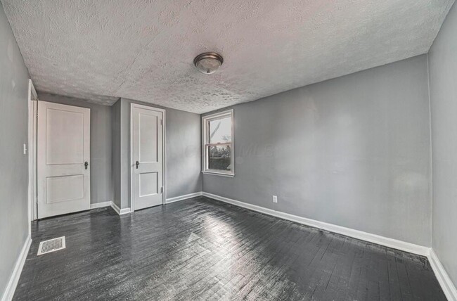 Building Photo - 2360 Taylor Ave
