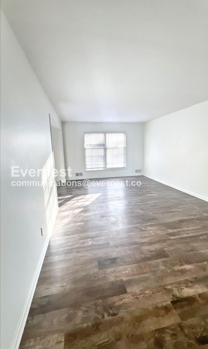 Building Photo - 10827 Beacon Ave