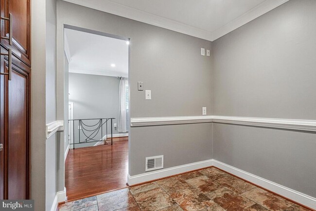 Building Photo - 6912 Eilerson St