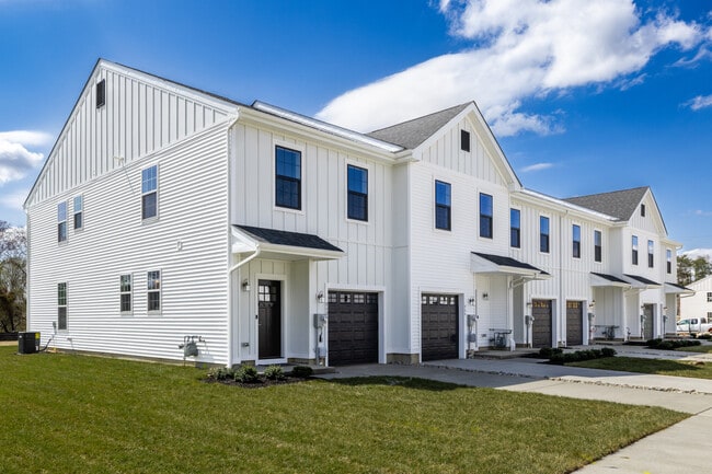 The Retreat @ 385 - 385 N Tuckahoe Rd