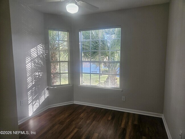 Building Photo - 10550 Baymeadows Rd