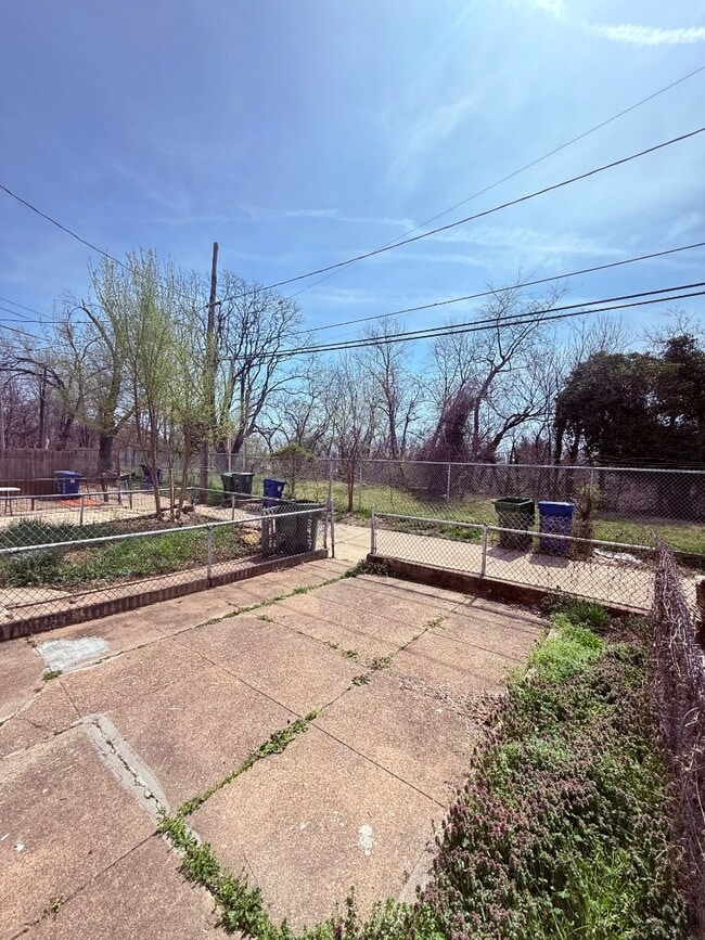 Building Photo - 3427 Ravenwood Ave