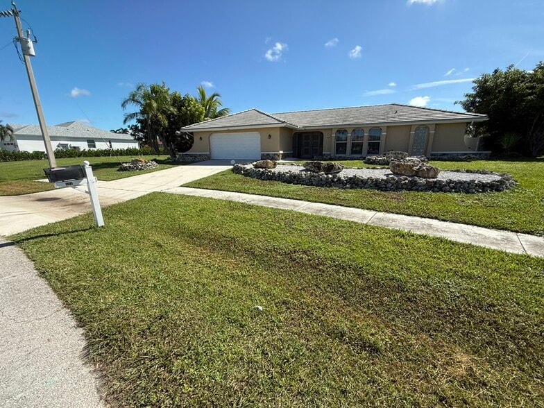 Building Photo - 381 Ortega Ln