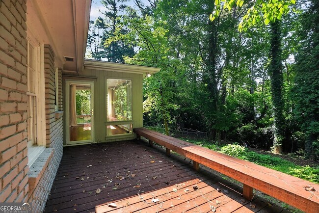 Building Photo - 807 Cardova Dr NE