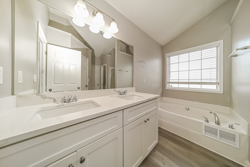 Building Photo - 303 Vineyard Ridge Ln