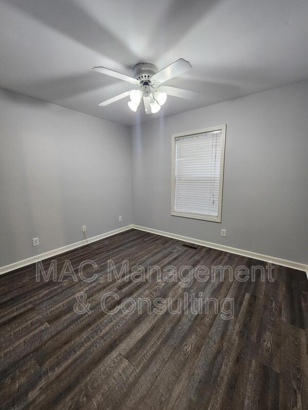 Building Photo - 919 Nottingham Dr