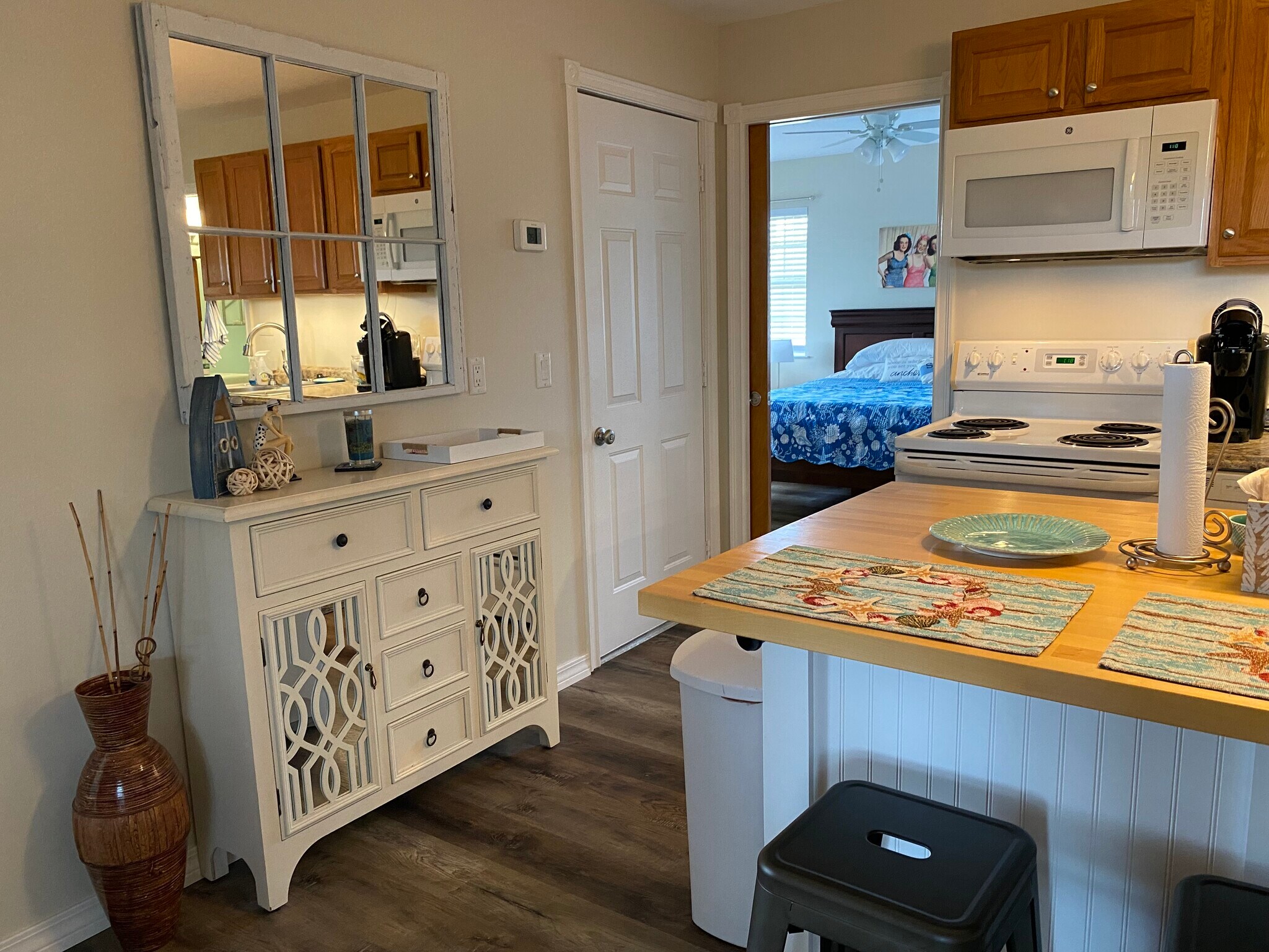 Building Photo - 5802 Monterey Ave