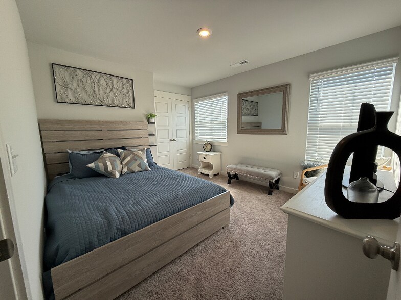 Building Photo - 524 Torrey Pines Ln