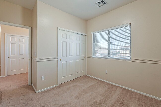 Building Photo - Pet-Friendly 4 Bedroom Rental in Tucson wi...