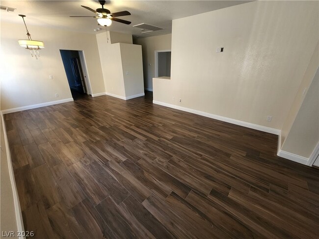 Building Photo - 300 Vilberti Ct