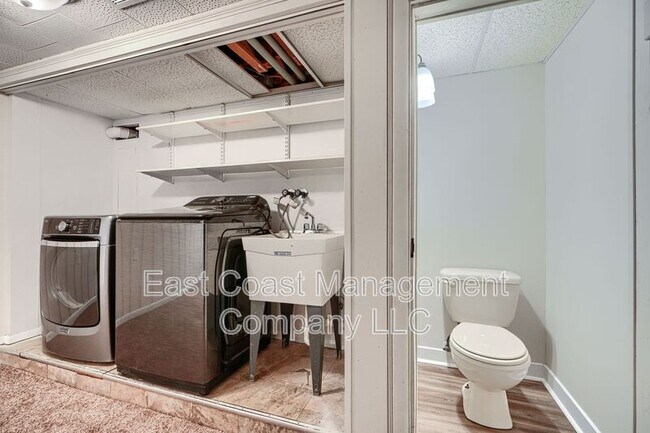 Building Photo - 2735 Moorgate Rd