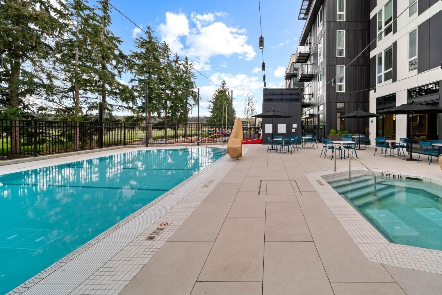 Building Photo - 17305 NE 67th Ct